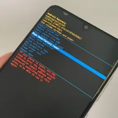 Ekran trybu odzyskiwania Samsunga z opcją "Wipe data/factory reset", która pomoże, jak odblokowac telefon Samsung gdy zapomni sie kodu.