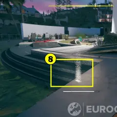 Dead Island 2: czysta kradzież! Woda w basenie jest zielona, a na schodach leży przedmiot.