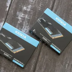 Dwa dyski KIOXIA EXCERIA PLUS G3 2TB NVMe SSD. Jaki dysk do nas? Szybkość odczytu 5000 MB/s.