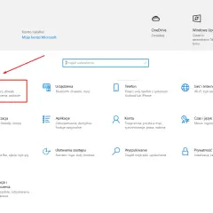 Ekran ustawień Windows z zaznaczoną opcją "System" i ikoną komputera.