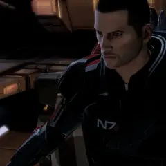 Komandor Shepard w zbroi N7, przygotowuje się do ostatniej, samobójczej misji w Mass Effect 2.