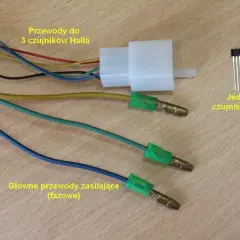 Przewody do 3 czujników Halla i jeden z czujników Halla. Główne przewody zasilające (fazowe) są podłączone do złączki.