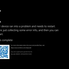 Smutna buźka na czarnym ekranie. Komputer napotkał problem i potrzebuje restartu. Kod błędu: SESSION1_INITIALIZATION_FAILED.