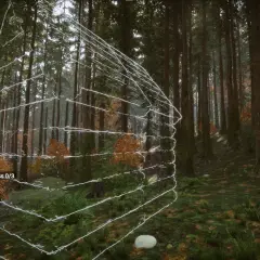 W lesie w Sons of the Forest budujesz schronienie. Zbierasz drewno, ale jesteś zmęczony i głodny.