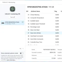 Program do sprawdzania dysku pokazuje stan S.M.A.R.T. dysku HFM128GDGTNG-87A0A, jego temperaturę i poziom zdrowia.