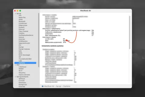 Jak sprawdzić stan baterii w laptopie? Na ekranie MacBook Air w sekcji "Zasilanie" widać informacje o baterii: 91% maksymalnej pojemności, 94 cykle, stan normalny.