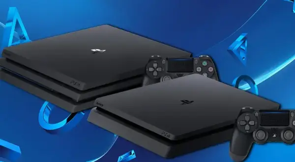 Dwie konsole PS4 Pro i dwa kontrolery DualShock 4 na niebieskim tle z logo PlayStation. Idealne na premierę!