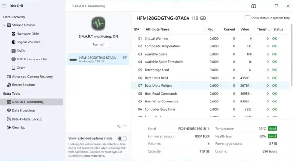 Program do sprawdzania dysku pokazuje stan S.M.A.R.T. dysku HFM128GDGTNG-87A0A, jego temperaturę i poziom zdrowia.