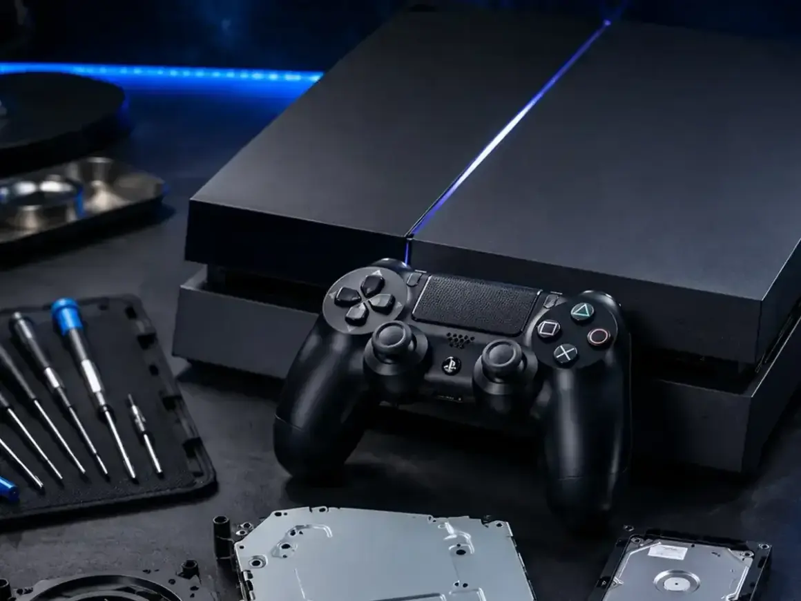 Konsola PS4 i kontroler na stole, gotowe do akcji. Premiera nowej konsoli to zawsze ekscytujący czas dla graczy.