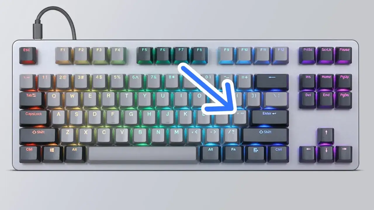 Klawiatura z podświetleniem RGB, idealna do wprowadzania fallout 4 kody. Strzałka wskazuje klawisz Enter.