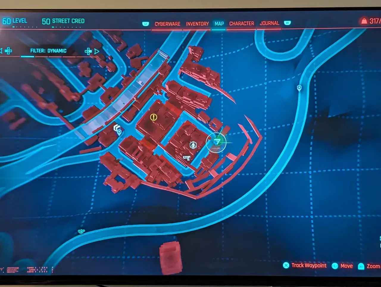 Mapa miasta z czerwonymi budynkami i niebieskimi drogami, wskazująca na rozpoznanie wzorca cyberpunk. Poziom 60, 50 Street Cred.