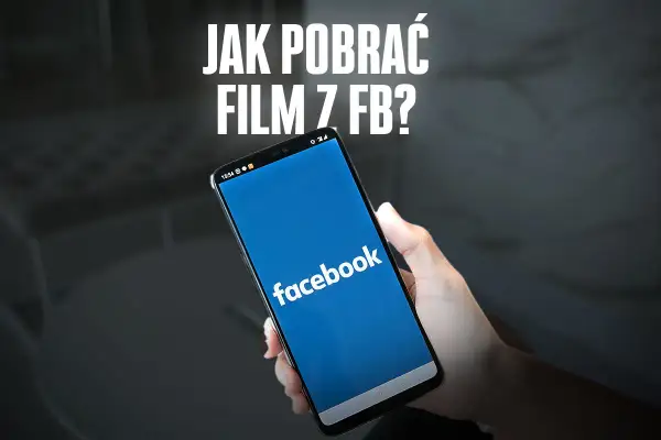 Dłoń trzyma smartfon z otwartą aplikacją Facebook. Napis "JAK POBLRAĆ FILM Z FB?" sugeruje poradnik.